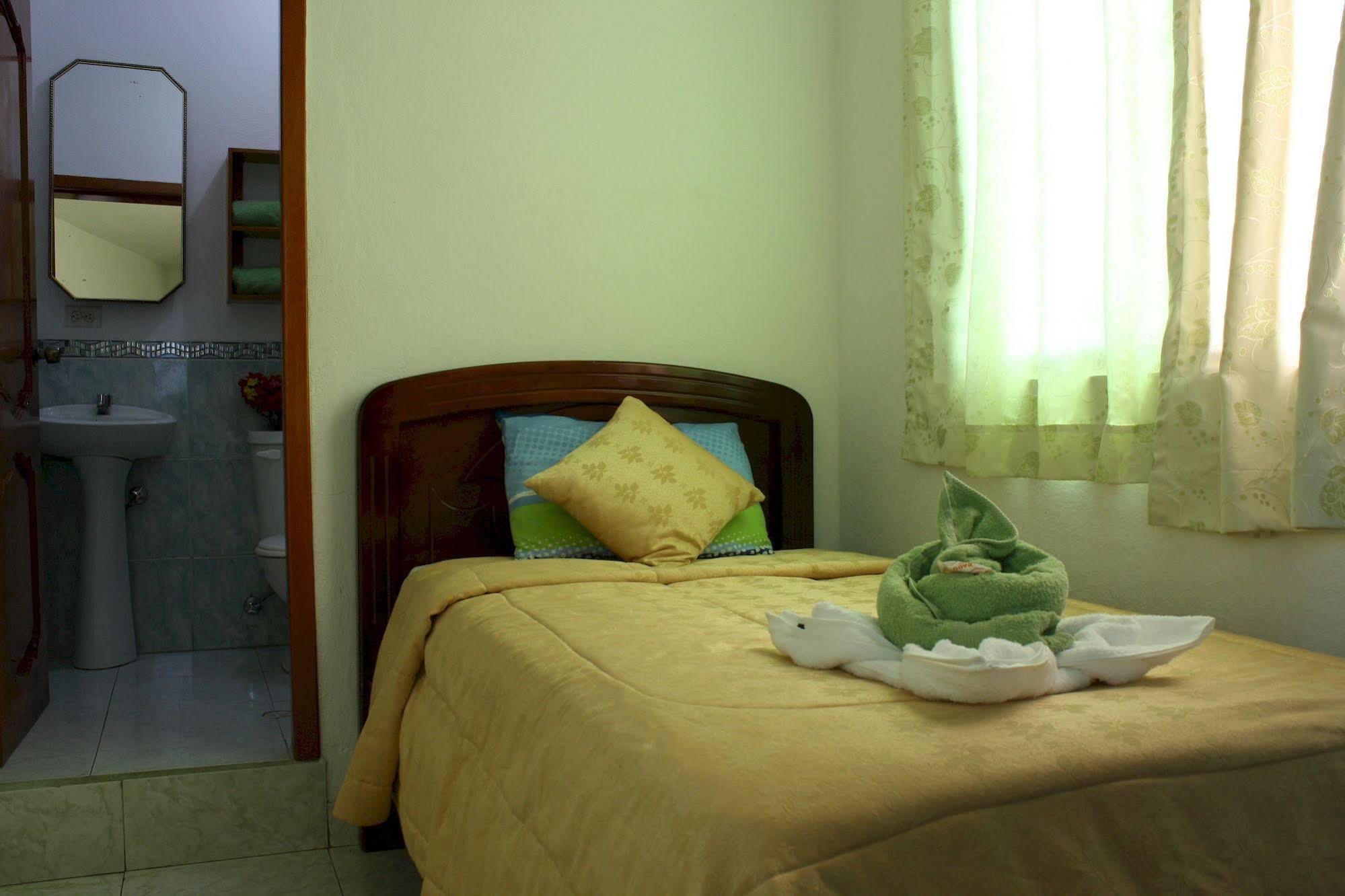 Hostal Espana 푸에르토아요라 외부 사진