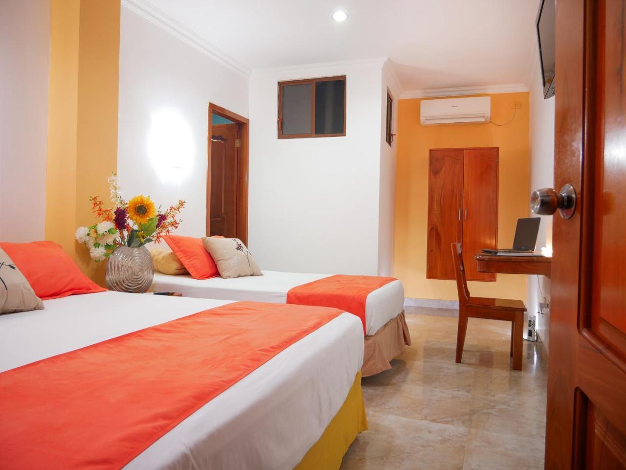 Hostal Espana 푸에르토아요라 외부 사진