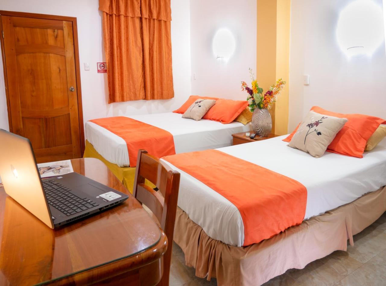 Hostal Espana 푸에르토아요라 외부 사진