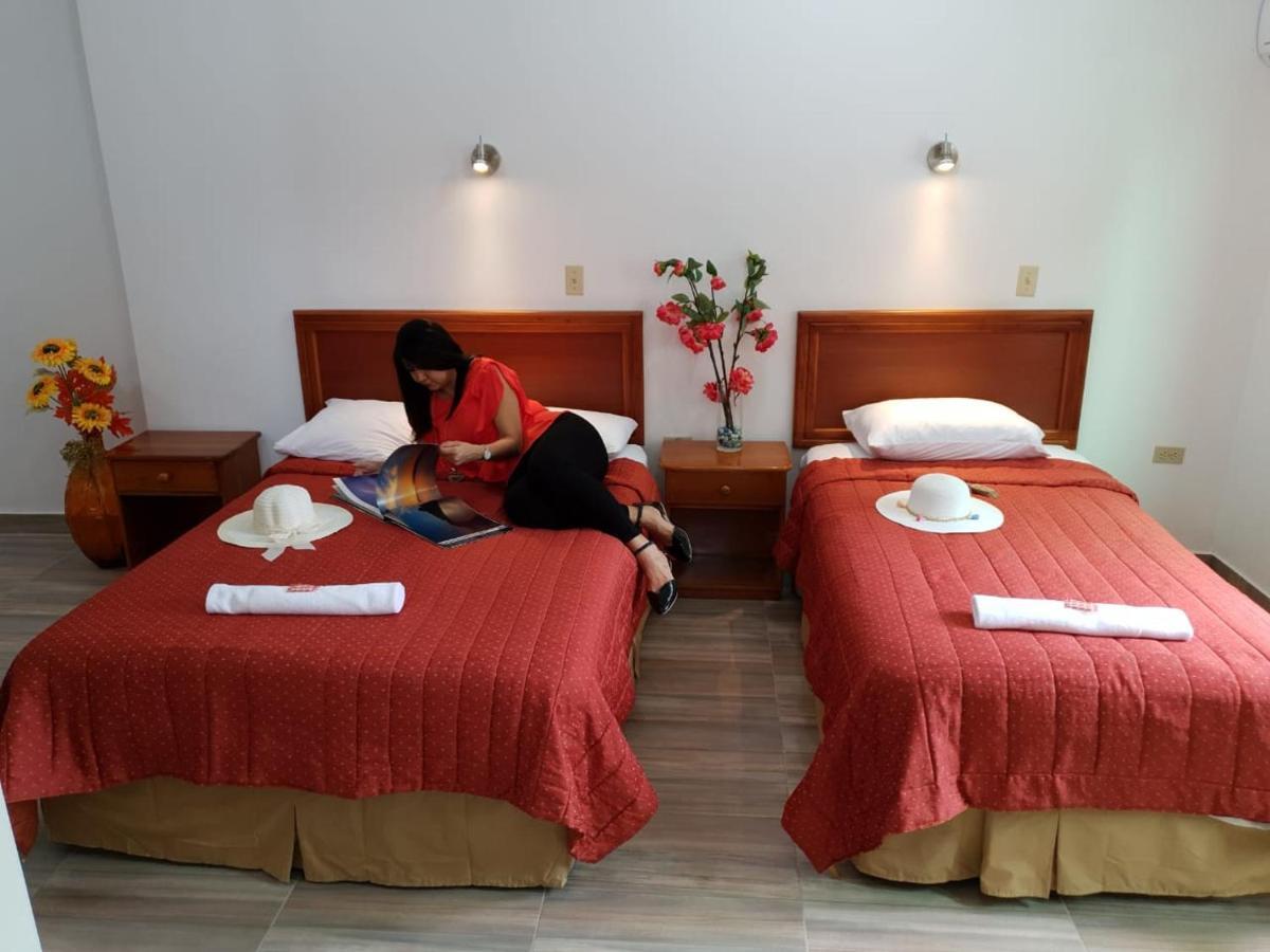 Hostal Espana 푸에르토아요라 외부 사진
